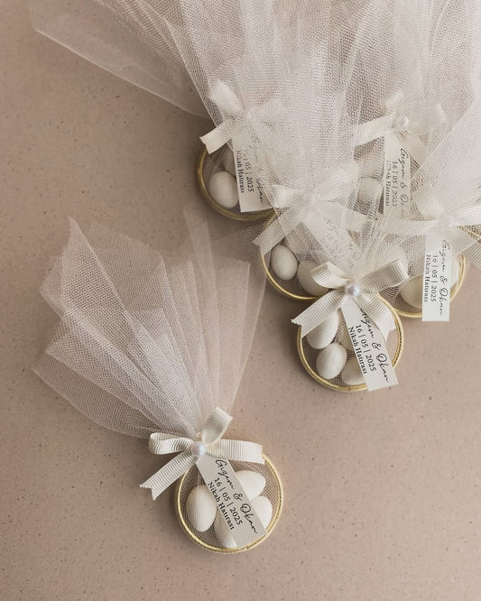 Kurdele Detaylı Tül ve Metal Halka İçinde Badem Şekeri Hediyelik – | Erse Home