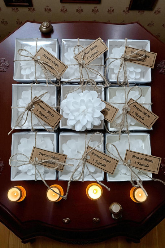 Beyaz Kraft Kutulu Lotus Mum – Özel Gün Hediyelik Mum | Erse Home