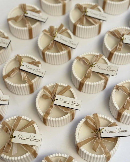 Kurdele Detaylı Çizgili Beton Mum Hediyelik