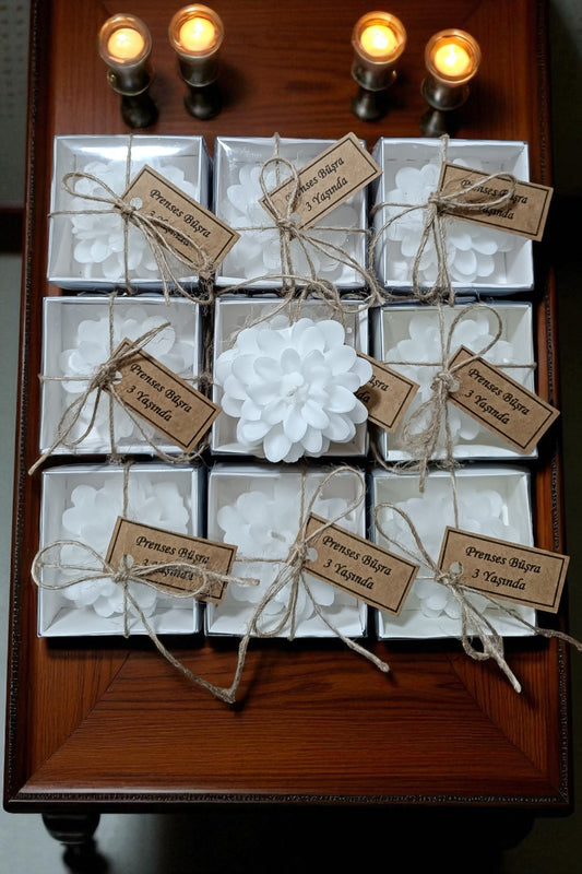 Beyaz Kraft Kutulu Lotus Mum – Özel Gün Hediyelik Mum | Erse Home