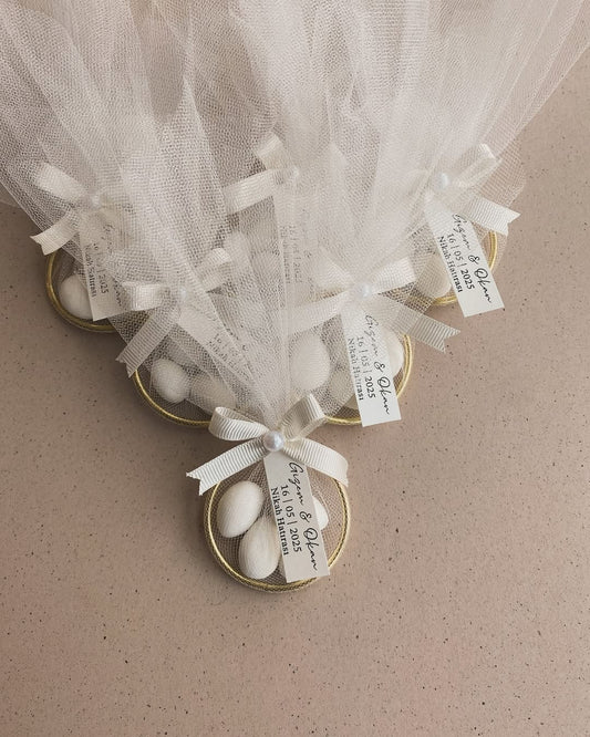 Kurdele Detaylı Tül ve Metal Halka İçinde Badem Şekeri Hediyelik – | Erse Home