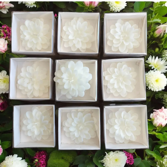 Beyaz Kraft Kutu İçinde Lotus Çiçeği Mum