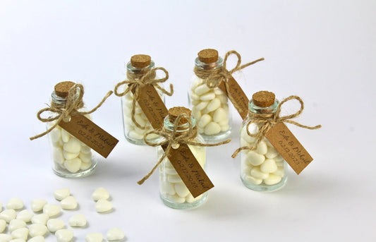 Cam Şişe İçerisinde Kalpli Şeker – Kişiselleştirilebilir Hediyelik