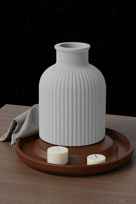 Çizgili Desenli Gri Renk Beton Dekoratif Vazo – El Yapımı | Erse Home