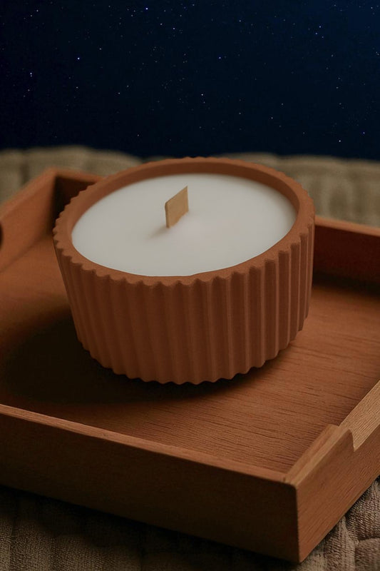 Kiremit Rengi Beton Kapta Ahşap Fitilli El Yapımı Dekoratif Mum | Erse Home