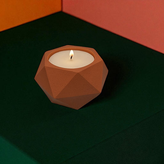 Üçgen Formlu Kiremit Rengi Dekoratif Beton Mum – El Yapımı & Modern Tasarım | Erse Home