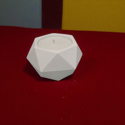 Üçgen Formlu Beyaz Dekoratif Beton Mum – El Yapımı & Modern Tasarım | Erse Home