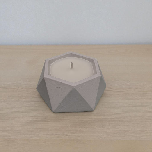 Üçgen Beyaz Beton Mumluk İçerisinde El Yapımı Mum | Erse Home