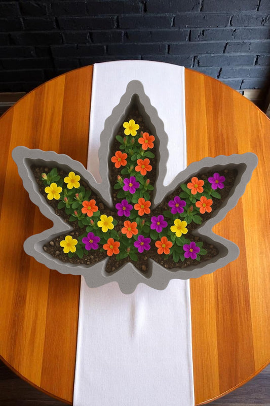 Çınar Yaprağı Desenli Gri Renk Dekoratif Beton Saksı