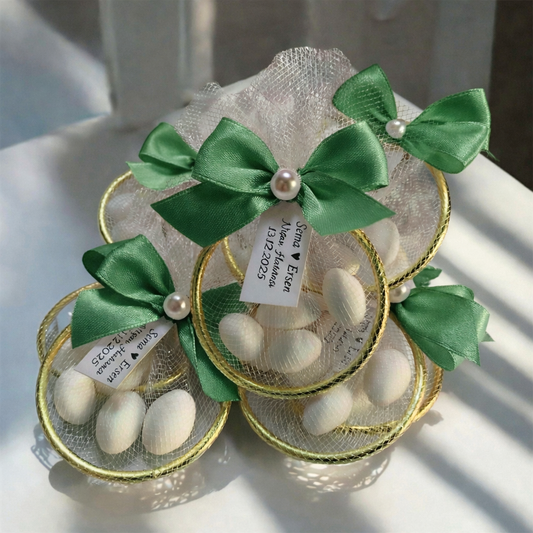 Kişiye Özel Gold Metal Halka Nişan ve Söz Şekeri – İncili Yeşil Renk Fiyonk Süslemeli